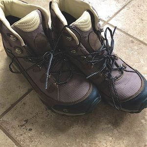 New women’s hiking boots